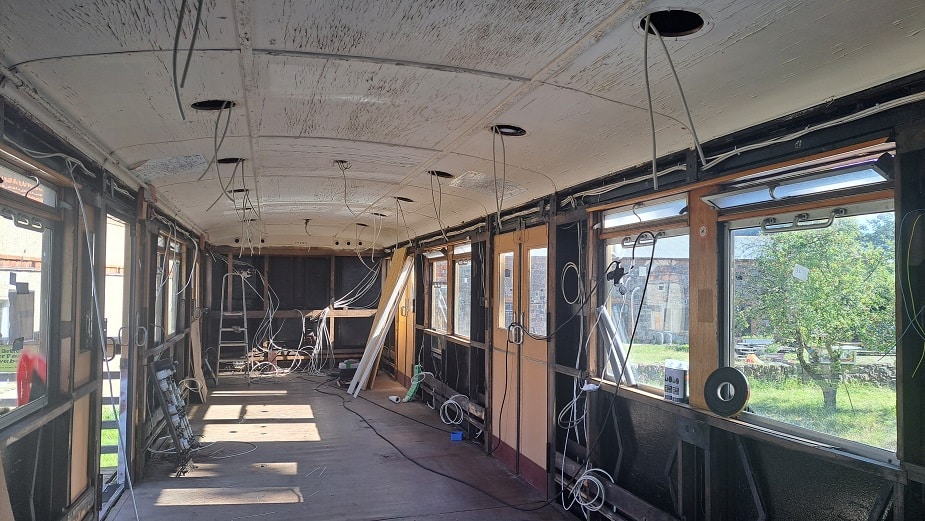 Der historische S-Bahn-Waggon in Klein Glien von innen